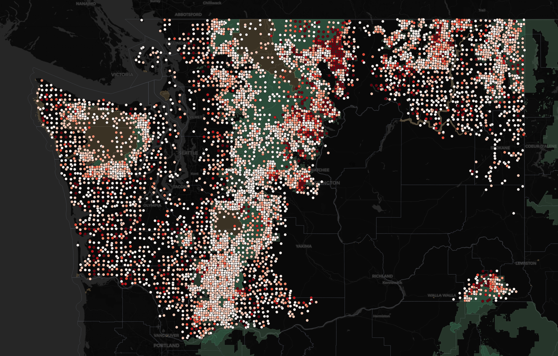 Map of Washington State showing the same forest plots colored by percentage of dead trees. Pale plots dominate the west; dark red clusters appear in the northeast and along the eastern Cascade slope.